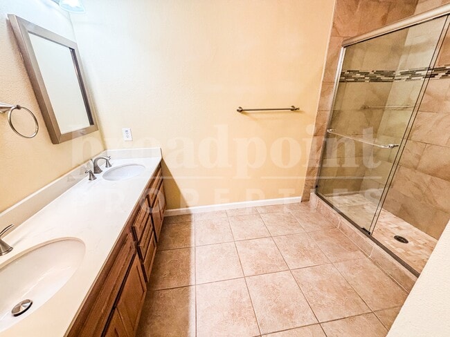 Building Photo - 439 Windyridge Glen