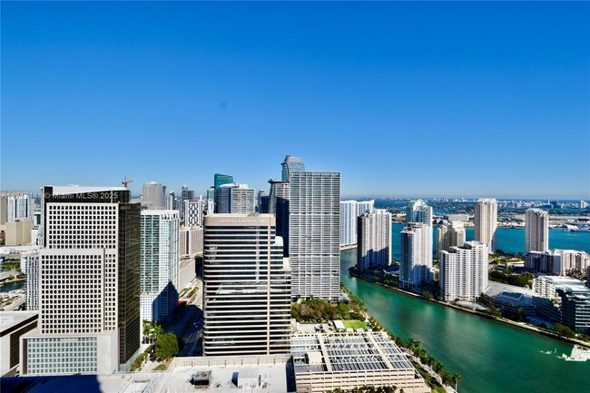 Building Photo - 950 Brickell Bay Dr