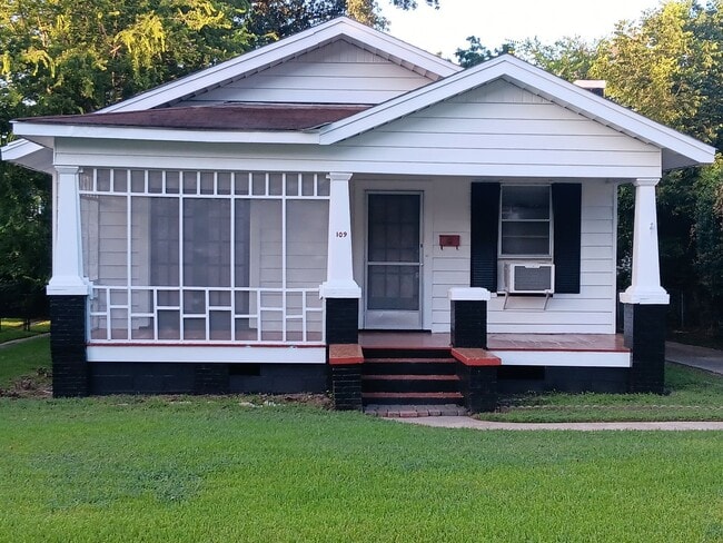 Primary Photo - 109 E Dalzell St