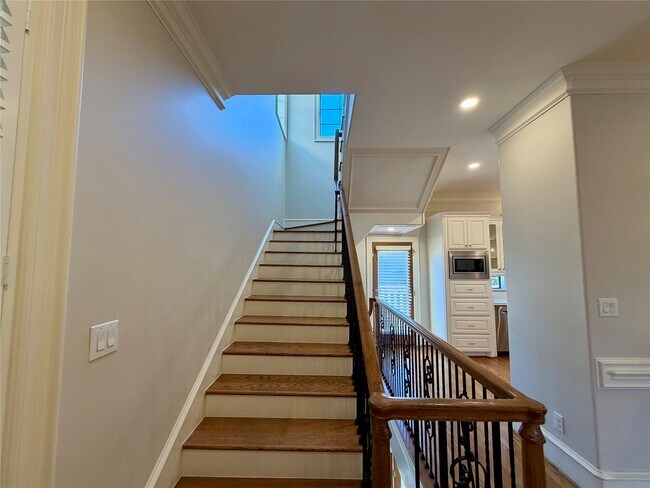 Building Photo - 2710 Nicholson St