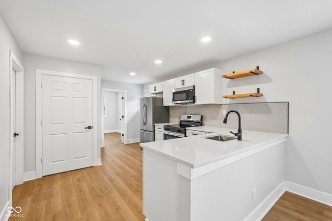 Building Photo - 3847 Hoyt Ave