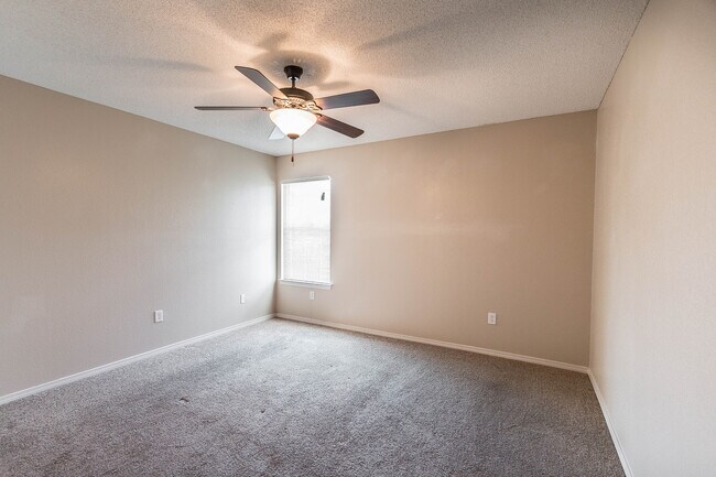 Building Photo - 3 bedroom 2 bath home in Northeast El Paso (nearby Fort Bliss)