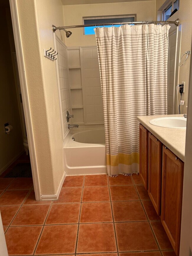 Building Photo - Welcome to your new home!  3 beds, 2.5 bat...