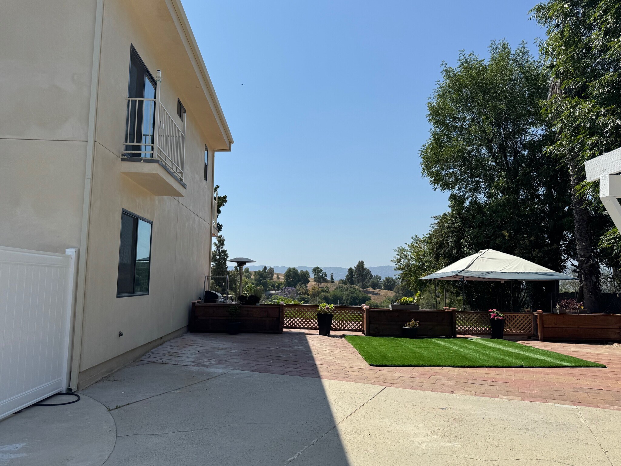 Building Photo - 5853 McDonie Ave