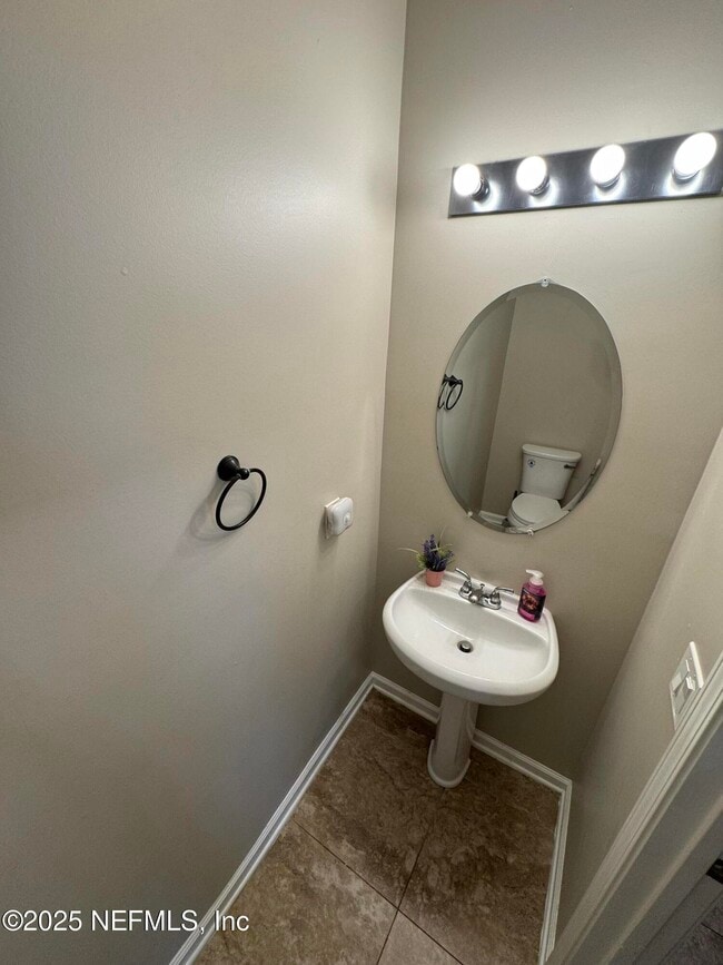 Building Photo - 528 Sherwood Oaks Dr