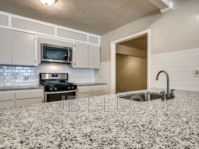 Building Photo - 2132 Andover Ct