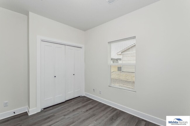 Building Photo - Newer 3 bed, 2 bath duplex - SE Wichita