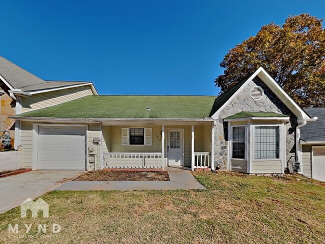 Building Photo - 208 Oak Cir N