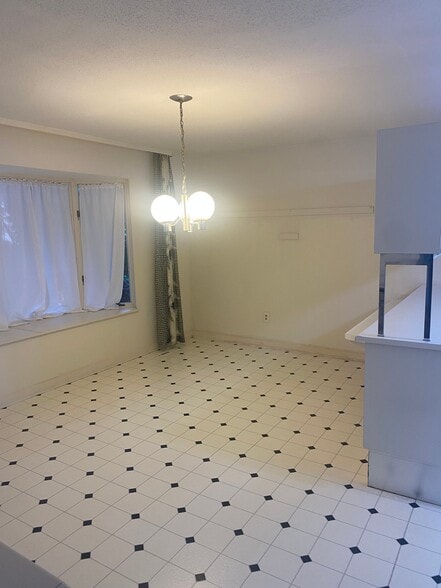 Building Photo - 127 Five Ponds Ln