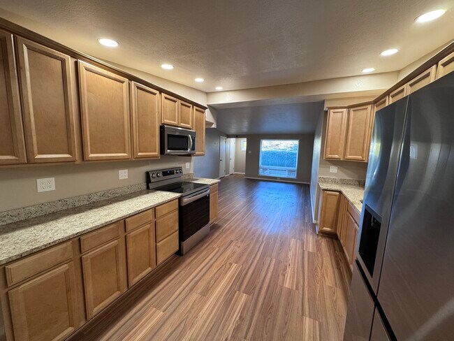 Building Photo - 11427 Angelina Pl NE