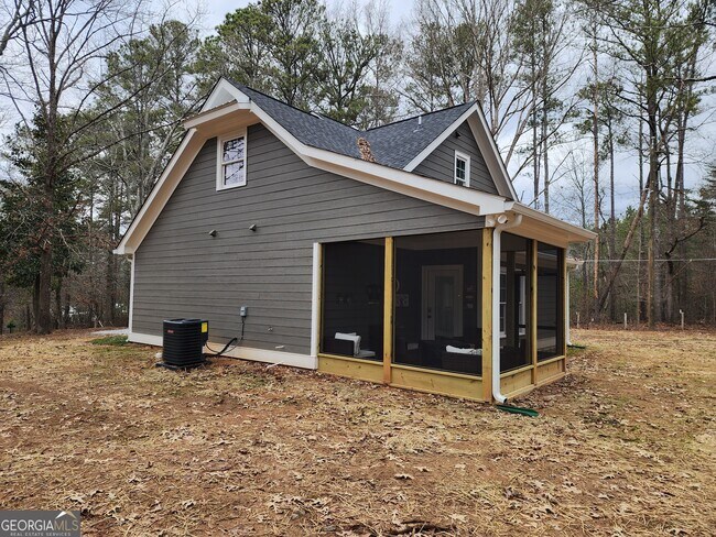 Building Photo - 40 Luther Knight Rd SE