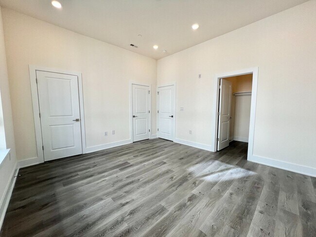 Building Photo - 1115 N American St