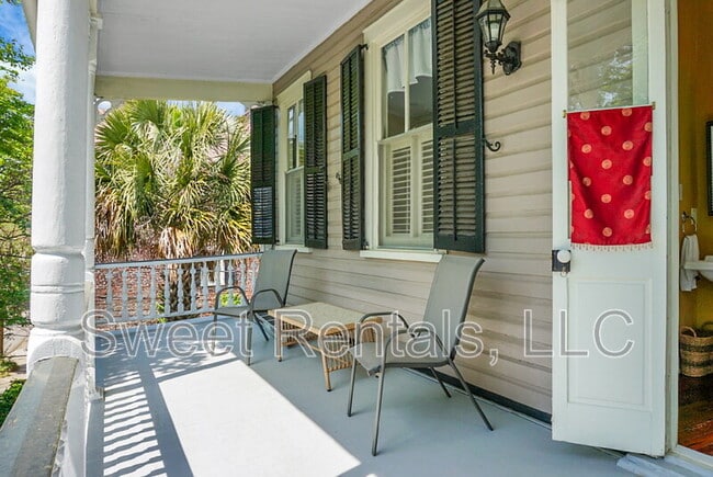 Building Photo - 6 Wentworth St