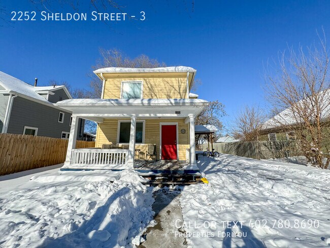 Building Photo - 2252 Sheldon St