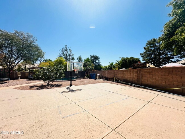 Building Photo - 727 W Mendoza Cir