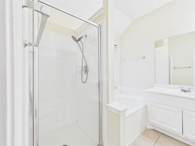 Building Photo - 136 Winter St