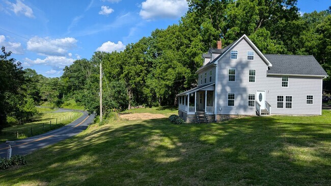 Building Photo - 4 Bedroom Darlington Home Near State Park