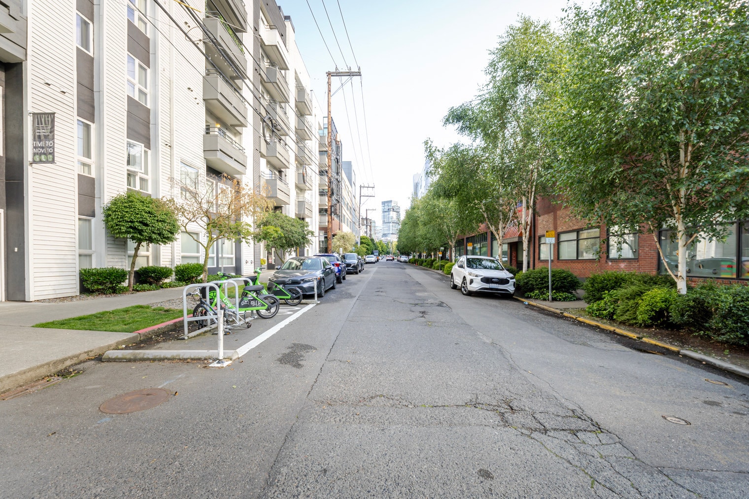 Building Photo - 526 Yale Ave N