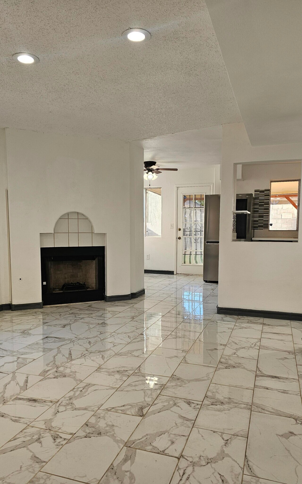 Building Photo - 2229 Goldhill Way