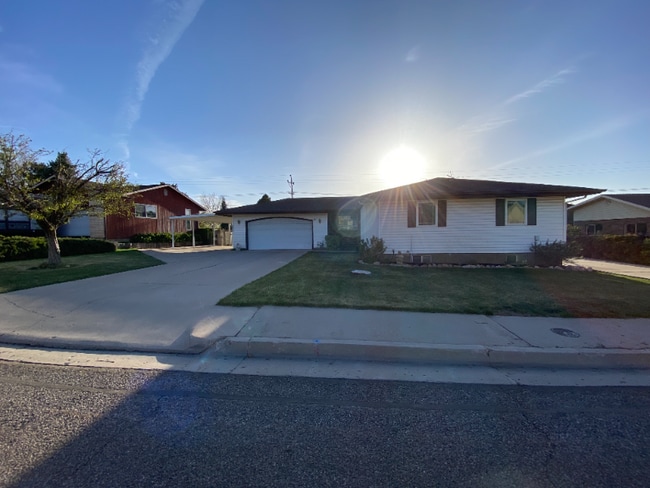 Building Photo - 986 Cedar Knolls W