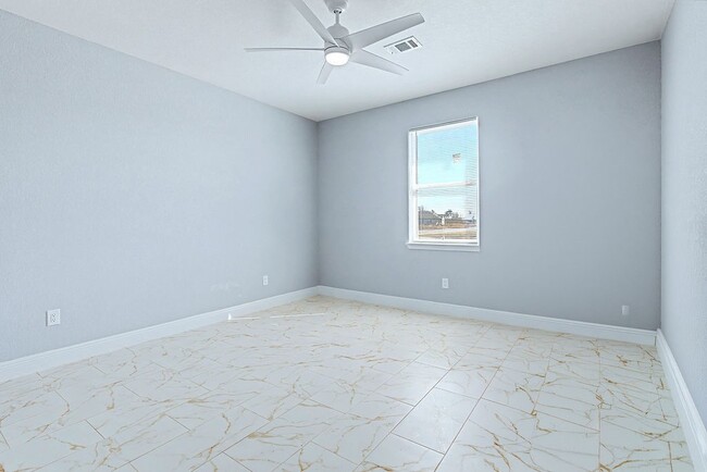 Building Photo - 208 Rd 5714