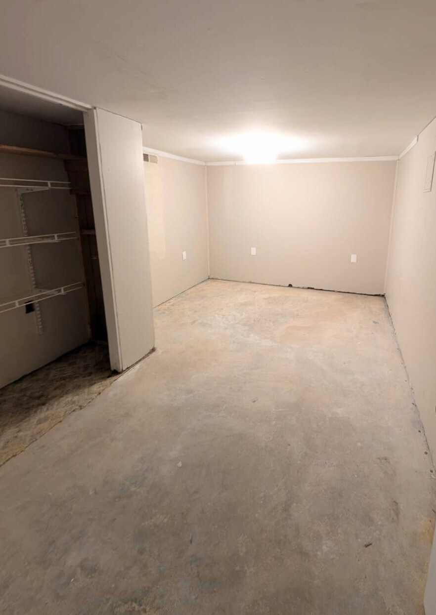 Building Photo - 358 Henson Ln