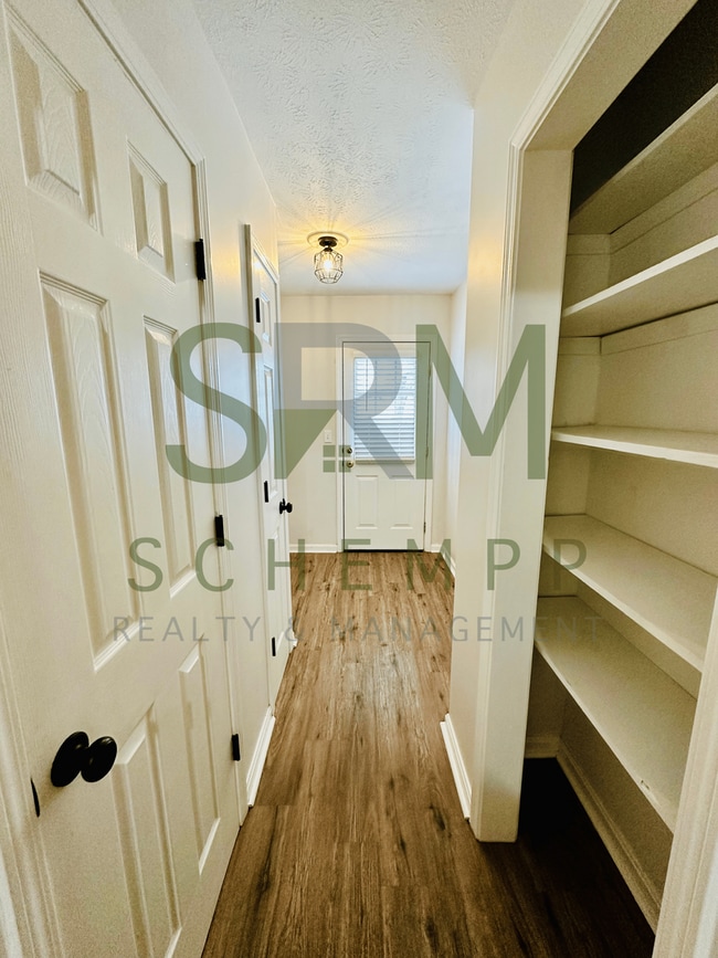 Building Photo - Remodeled 1 bedroom duplex with off street parking near Iroquois Park!