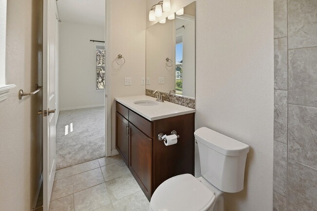 Building Photo - $4,445.95 with $300 Off the first month's rent, 5 Beds - 3.5 Bath, Single Family Home in Broomfie...