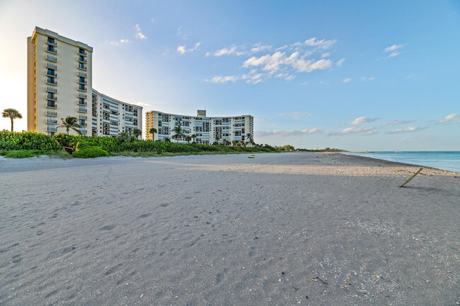 Building Photo - 200 Ocean Trail Way