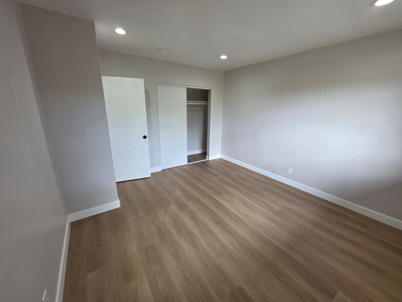 Building Photo - 14747 Woodruff Ave