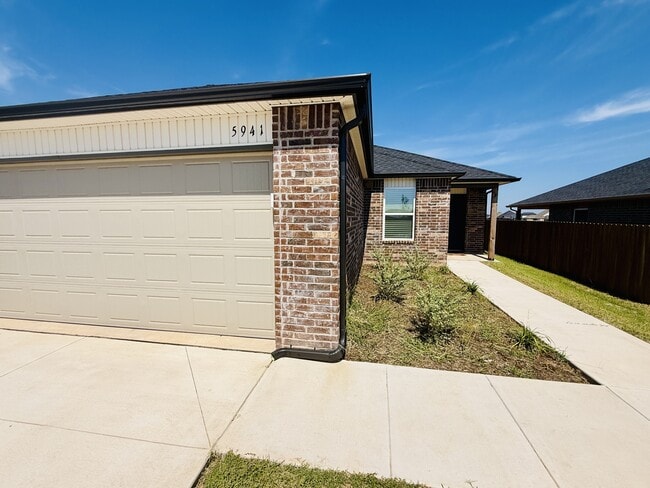 Building Photo - 5941 Bradford Pear Ln
