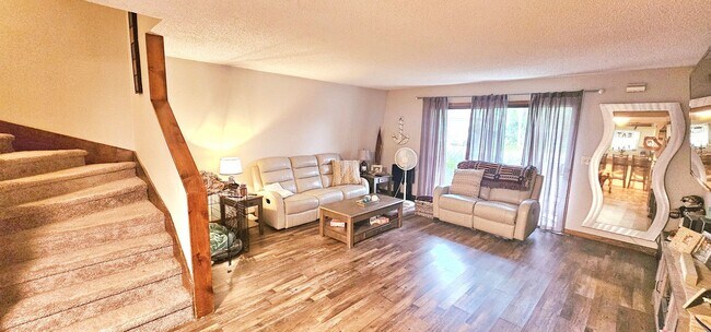 Building Photo - 4 Bedroom Cabin Style Rental in Port ST John