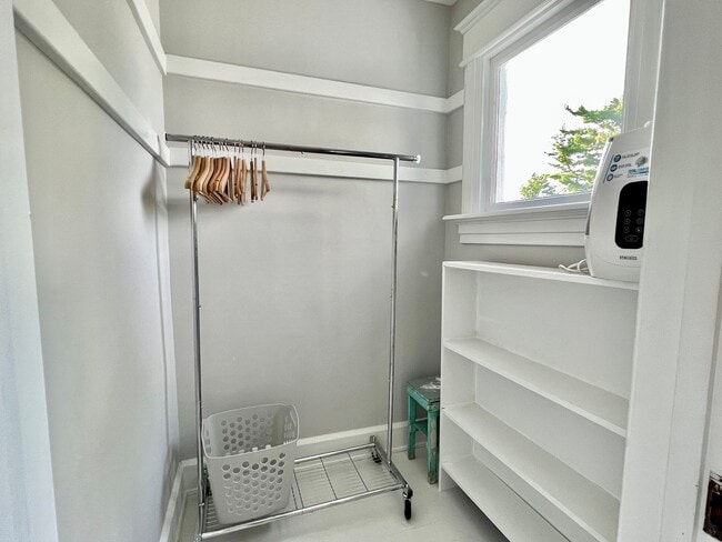 Building Photo - Victorian Gem in the Heart of Downtown – F...