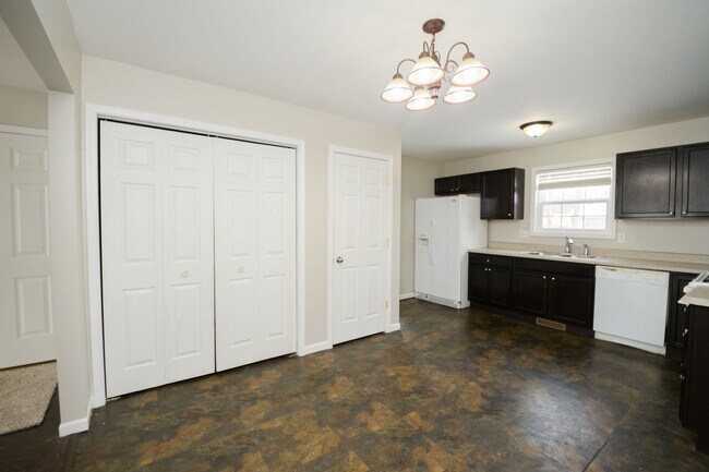 Building Photo - 693 Dearborn Rd