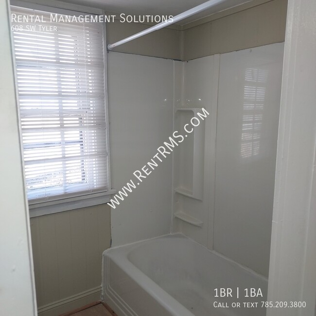 Building Photo - 608 SW Tyler-