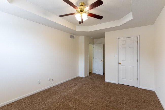 Building Photo - 304 Dads Way