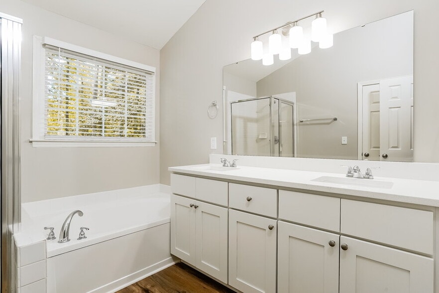 Building Photo - 4936 Bivens Dr