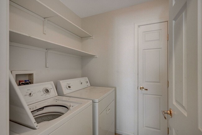 Building Photo - 121 Chatara Way