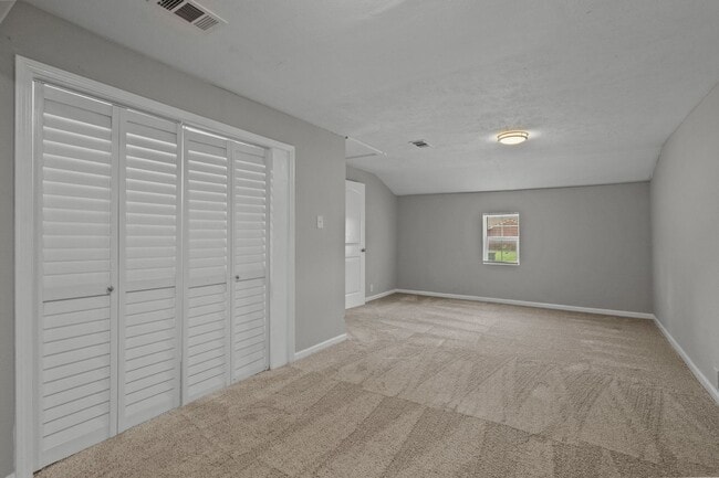 Building Photo - Spacious 3 Bedroom 1 Bath Home with Fresh Updates and Expansive Backyard