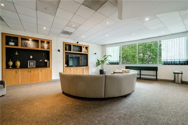 Building Photo - 3338 Peachtree Rd NE