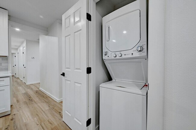 Building Photo - 1913 David St