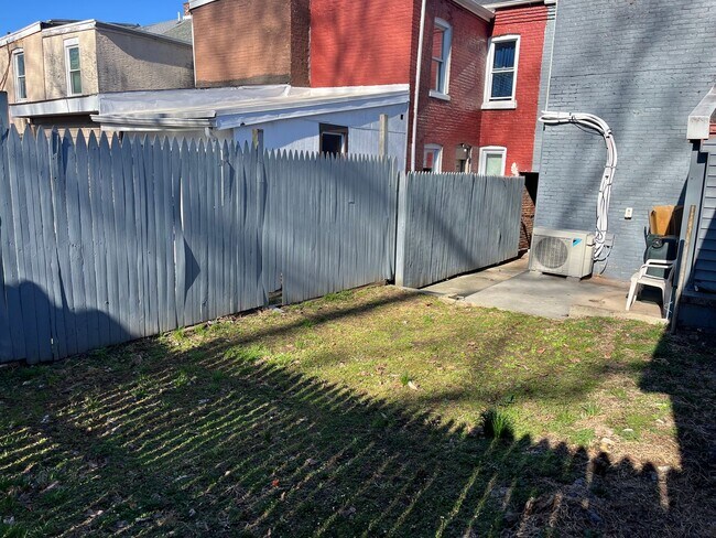 Building Photo - 3 Bedroom 1 Bath Home in Lancaster City - ...