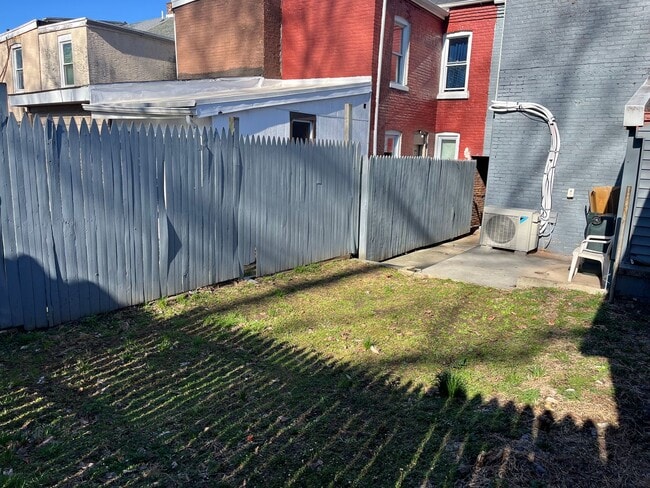 Building Photo - ACCEPTING SECTION 8 - 3 Bedroom 1 Bath Hom...
