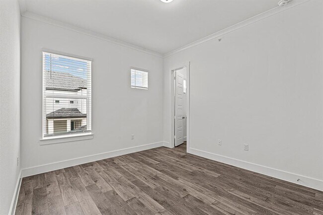 Building Photo - 1664 Hillside Terrace