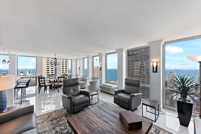 Building Photo - 111 E Chestnut St