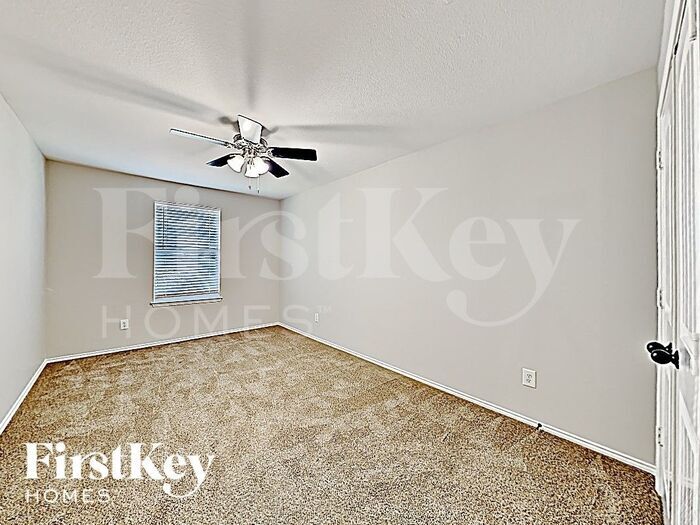 Building Photo - 3001 Wren Ln