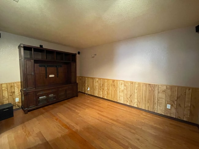Building Photo - Beautiful 2-Story 3-bedroom home / Move in...