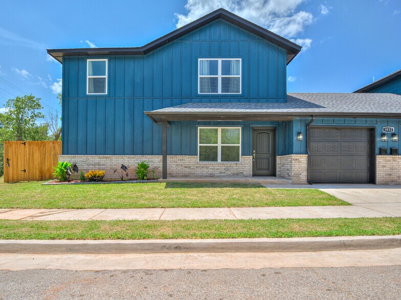 Primary Photo - 1452 E Park Pl