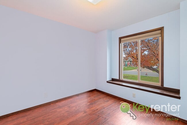 Building Photo - Beautiful 4 Bedroom 3 Bath | Goddard School District