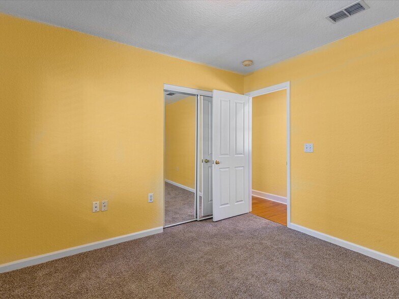 3rd bedroom - 145 18th Ave SE